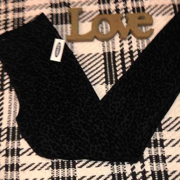Old Navy Stevie High Rise Black Flocked Leopard leggings - Picture 5 of 17